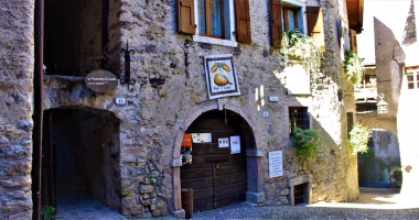 Canale di Tenno: tra atmosfere medievali e natura incontaminata