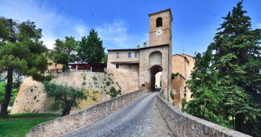 Montegrifoldo: un borgo sospeso tra tempo e spazio