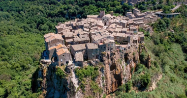 Visitare Calcata: paese di streghe, hippie e artisti