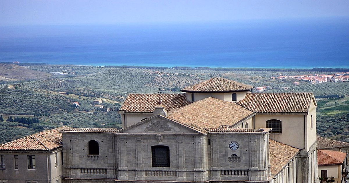 Squillace: località sospesa tra mare e colline