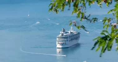 Viaggiare in traghetto: verso un turismo marittimo più green