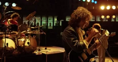 Massimiliano Caiazzo come Pino Daniele