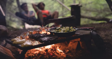 L’arte della convivialità: perché cucinare all’aperto è tornato di moda