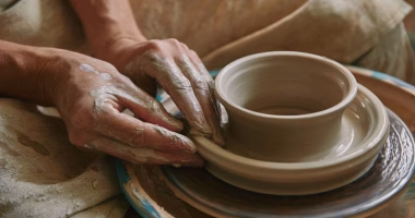 Da Picasso a Warhol, le ceramiche dei grandi artisti