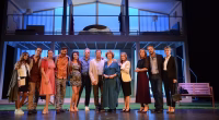 Dal film al palcoscenico: “A casa tutti bene” in scena al Teatro Diana