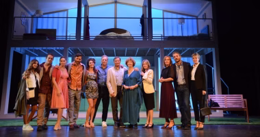 Dal film al palcoscenico: “A casa tutti bene” in scena al Teatro Diana