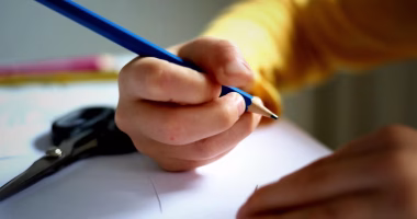 Violenza nelle scuole italiane: segnali, social e prevenzione del disagio adolescenziale